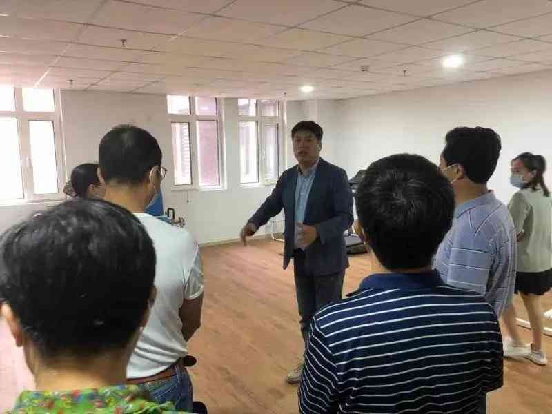 西青区政协辅导前来西青人生就是博官网智慧为老服务中心调研领导工